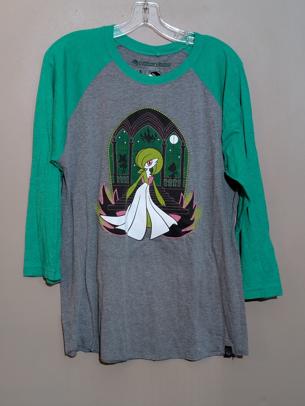 🆕 Pokémon Center Gardevoir Raglan Shirt, Size Large